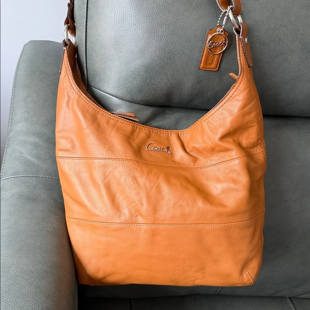 Coach Vintage F17116 Tan Leather Messenger /Hobo Bag 🎀🎀🎀